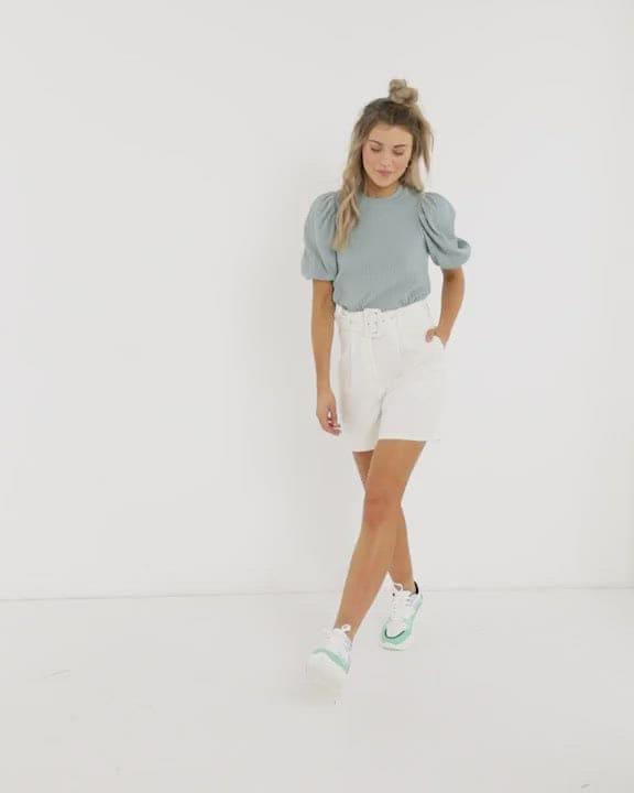 https://alsalam.store/storage/main/video/video-1.mp4
